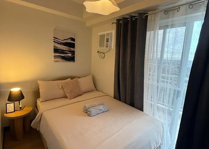 Spacious 3br Sucat Netflix And Free Parking شقة
